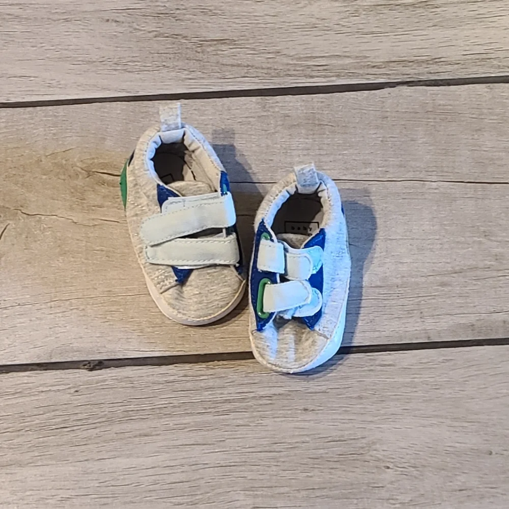 🍦Baby gap cloth sneakers🪅